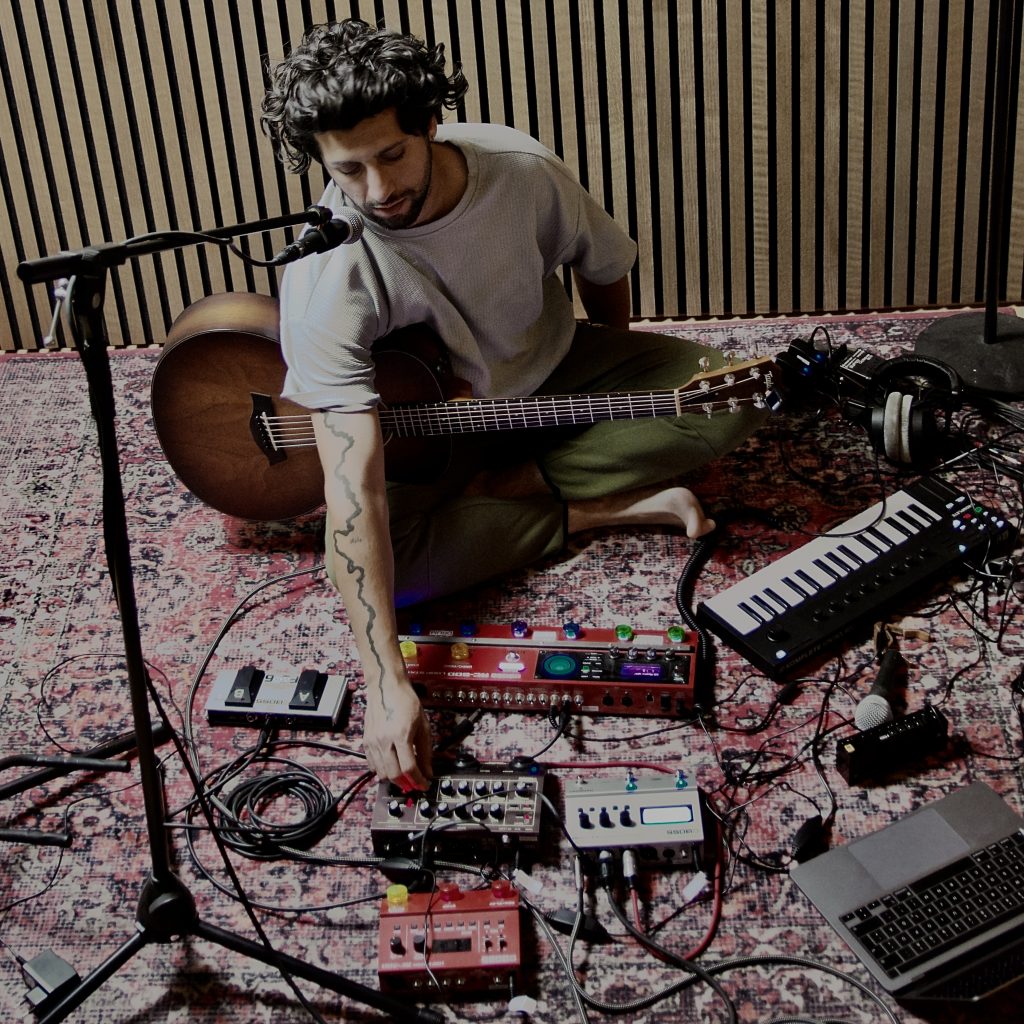 Sänger Loopstation Gitarre